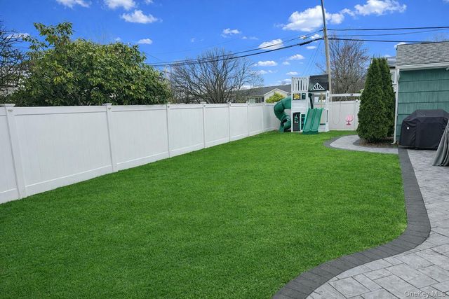 34 Beach Street, West Islip, NY 11795