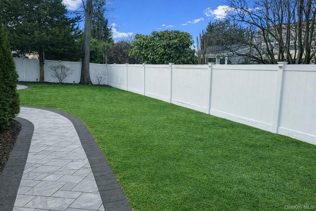 34 Beach Street, West Islip, NY 11795