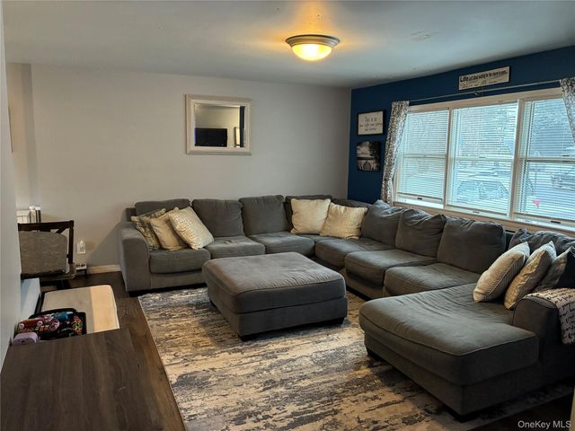 34 Beach Street, West Islip, NY 11795