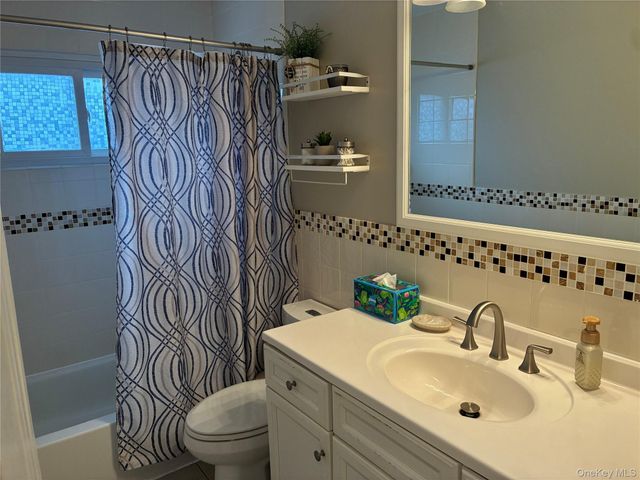 34 Beach Street, West Islip, NY 11795