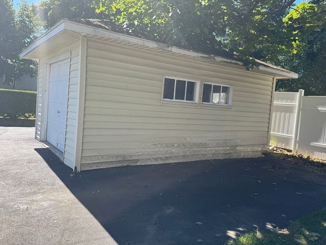 25 Hummock Road, Quincy, MA 02171