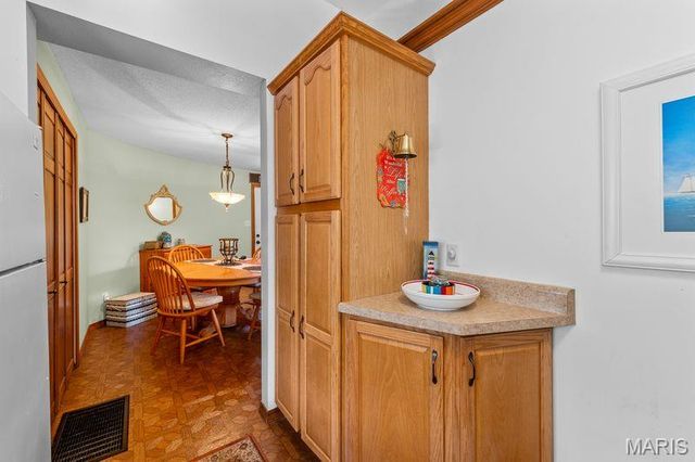 9775 Dogwood Drive, Bartelso, IL 62218