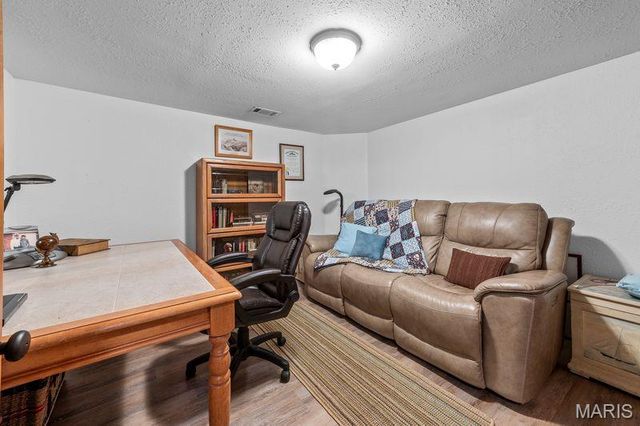 9775 Dogwood Drive, Bartelso, IL 62218