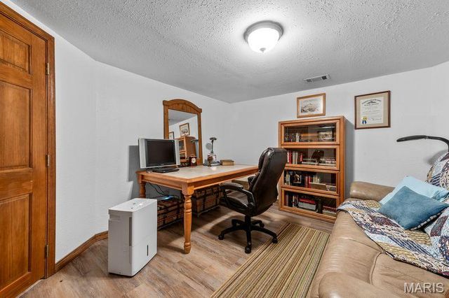 9775 Dogwood Drive, Bartelso, IL 62218