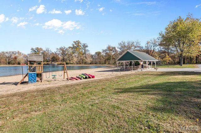 9775 Dogwood Drive, Bartelso, IL 62218