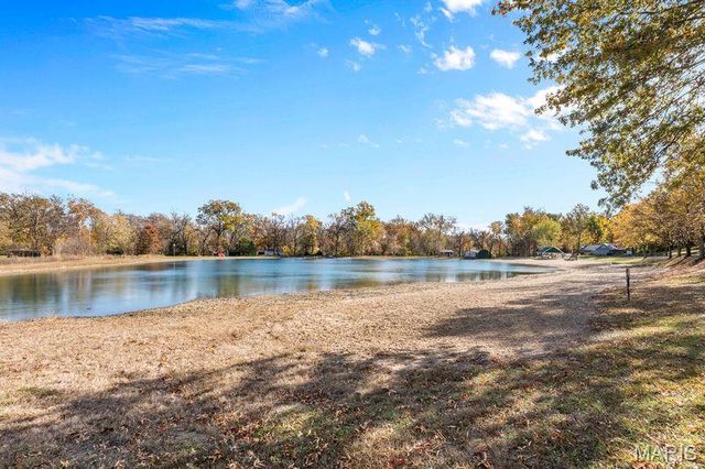 9775 Dogwood Drive, Bartelso, IL 62218