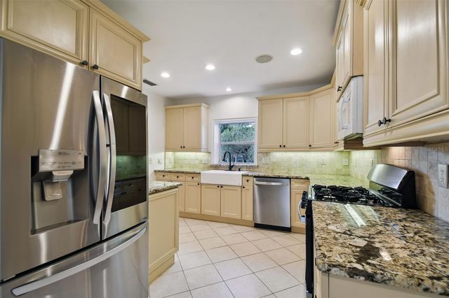 2918 W COACHMAN AVENUE, Tampa, FL 33611