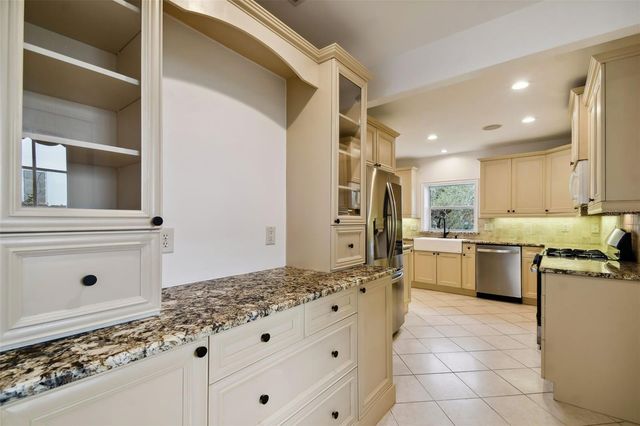 2918 W COACHMAN AVENUE, Tampa, FL 33611