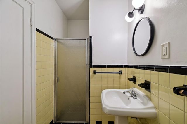 2918 W COACHMAN AVENUE, Tampa, FL 33611