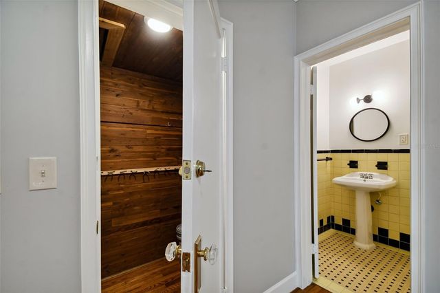 2918 W COACHMAN AVENUE, Tampa, FL 33611