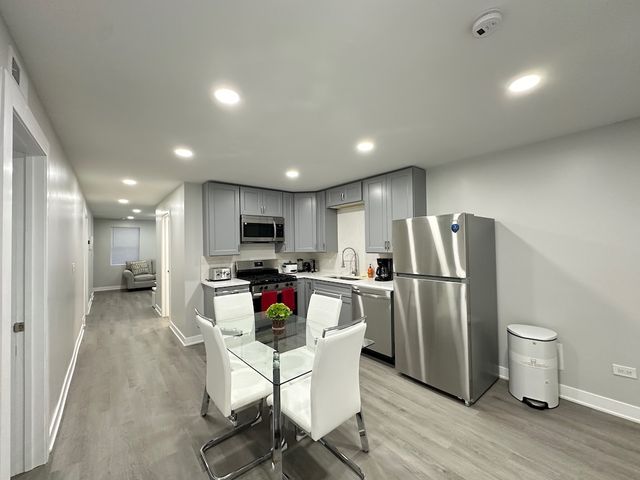 1937 W GRAND Avenue 1, Chicago, IL 60622