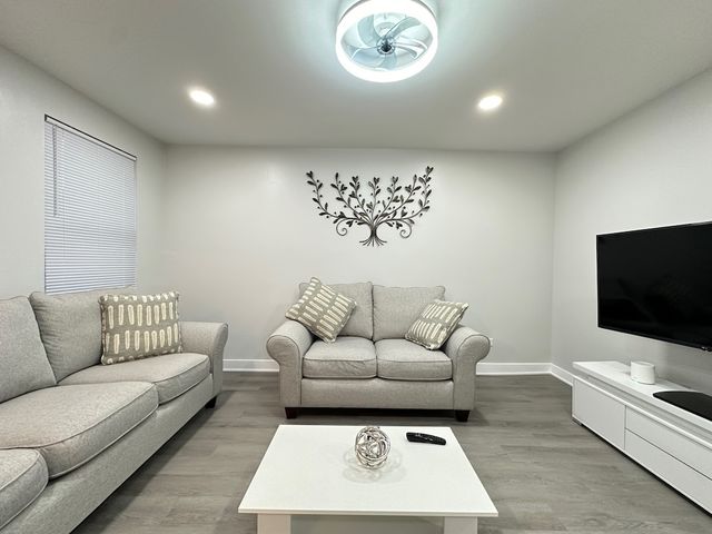 1937 W GRAND Avenue 1, Chicago, IL 60622