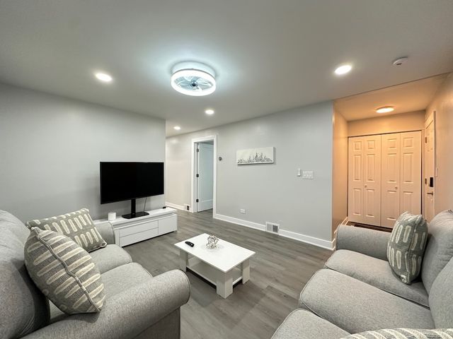 1937 W GRAND Avenue 1, Chicago, IL 60622