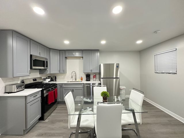 1937 W GRAND Avenue 1, Chicago, IL 60622