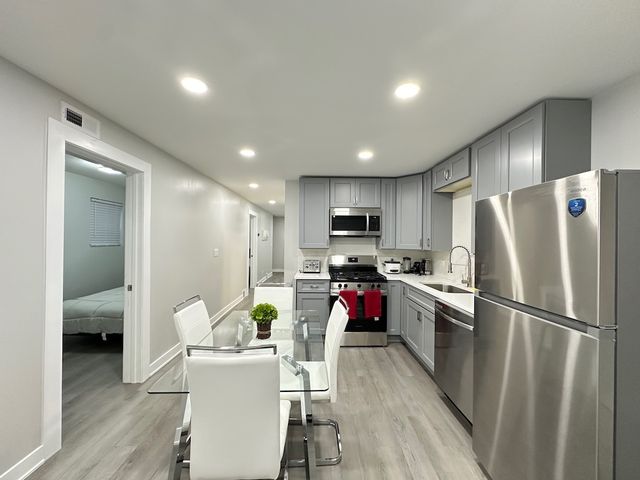 1937 W GRAND Avenue 1, Chicago, IL 60622