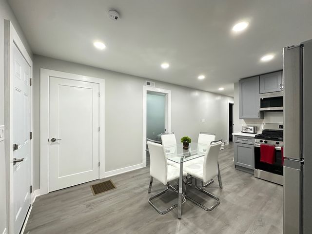 1937 W GRAND Avenue 1, Chicago, IL 60622