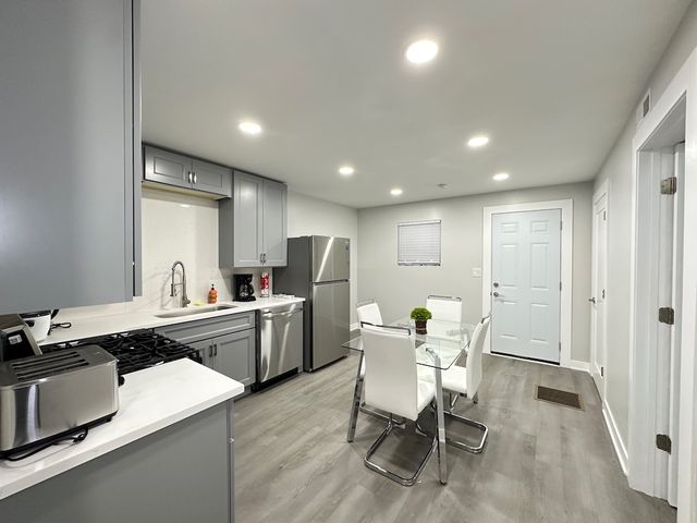 1937 W GRAND Avenue 1, Chicago, IL 60622