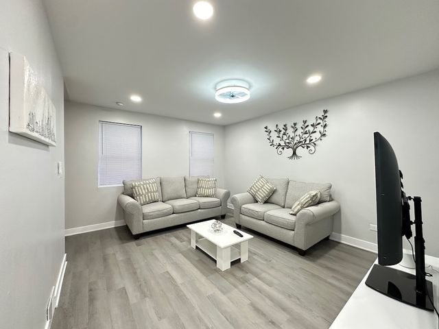 1937 W GRAND Avenue 1, Chicago, IL 60622