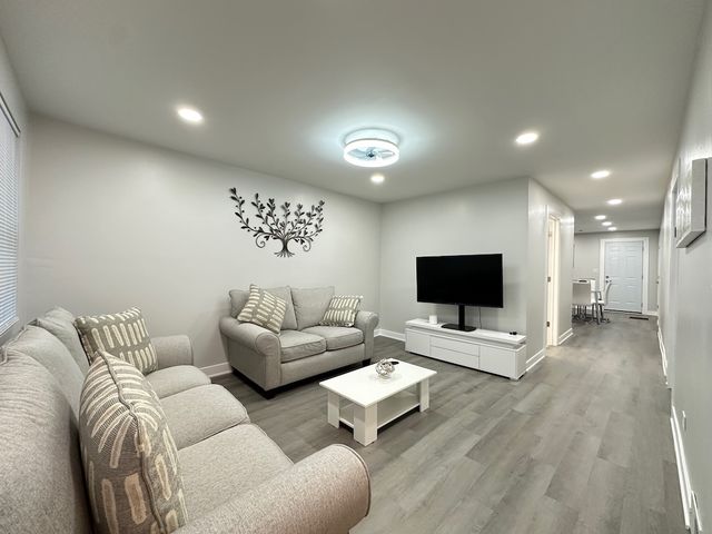 1937 W GRAND Avenue 1, Chicago, IL 60622