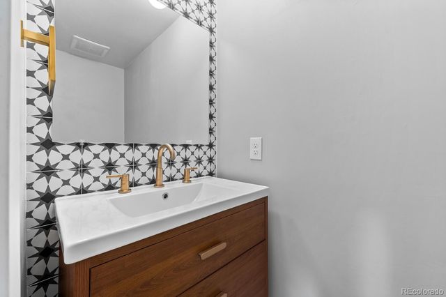 1200 S Monaco Street Parkway 27, Denver, CO 80224