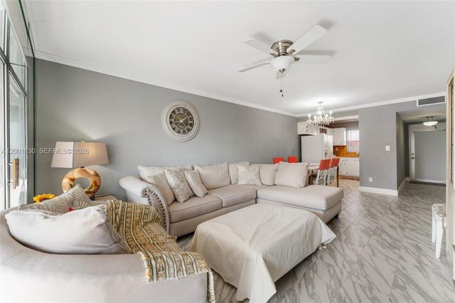 9401 Sunrise Lakes Blvd 307, Sunrise, FL 33322