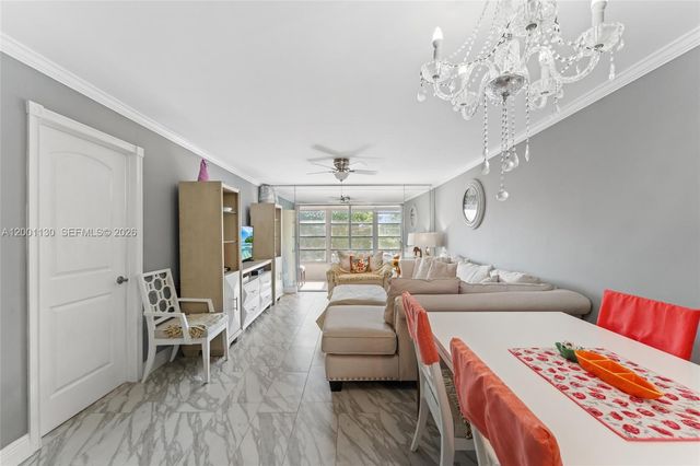 9401 Sunrise Lakes Blvd 307, Sunrise, FL 33322