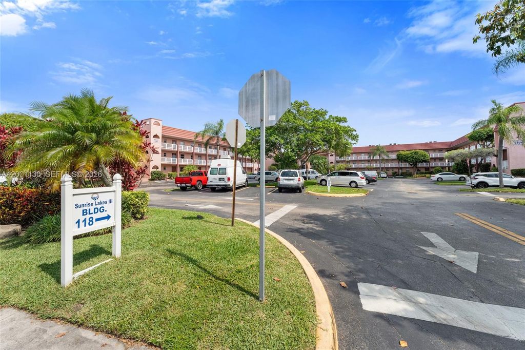 9401 Sunrise Lakes Blvd 307, Sunrise, FL 33322
