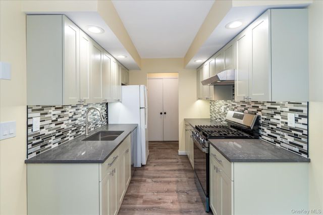 43 Foxwood Circle, Mount Kisco, NY 10549