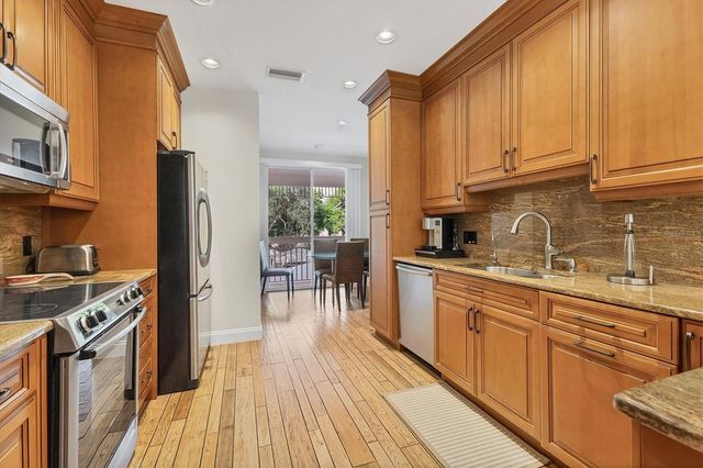 3510 54TH DRIVE W 202, Bradenton, FL 34210