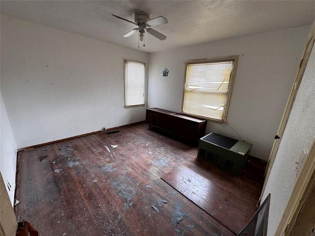 201 E Ercoupe Drive, Midwest City, OK 73110