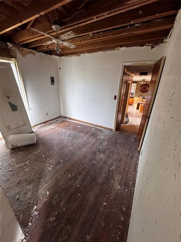 201 E Ercoupe Drive, Midwest City, OK 73110