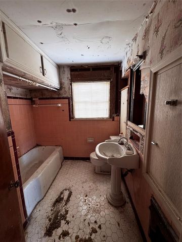 201 E Ercoupe Drive, Midwest City, OK 73110