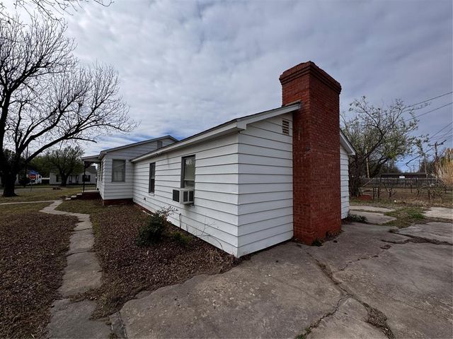 201 E Ercoupe Drive, Midwest City, OK 73110