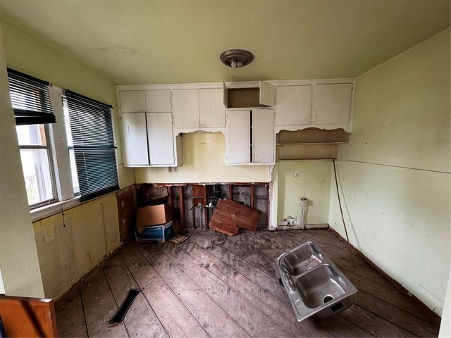 201 E Ercoupe Drive, Midwest City, OK 73110