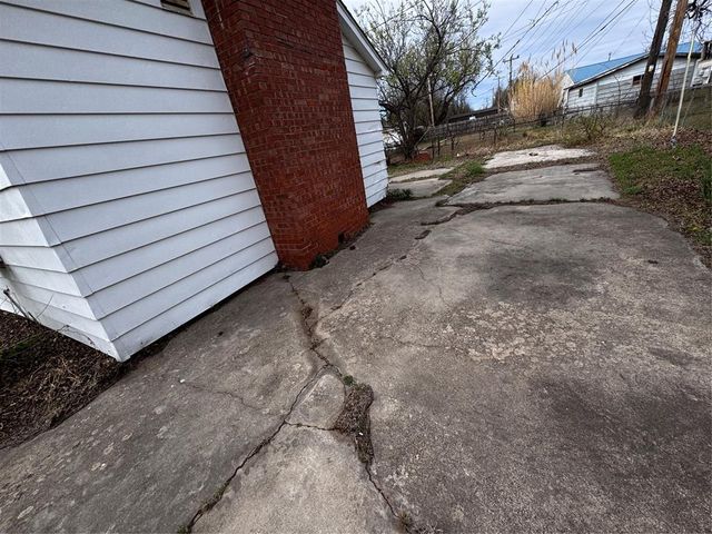 201 E Ercoupe Drive, Midwest City, OK 73110