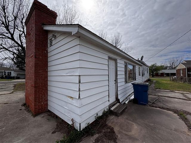 201 E Ercoupe Drive, Midwest City, OK 73110