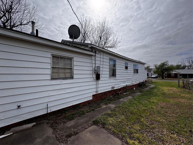 201 E Ercoupe Drive, Midwest City, OK 73110