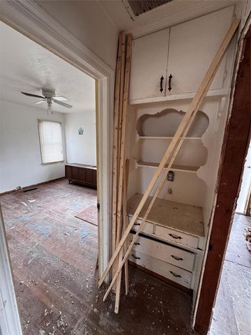 201 E Ercoupe Drive, Midwest City, OK 73110