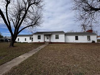 201 E Ercoupe Drive, Midwest City, OK 73110