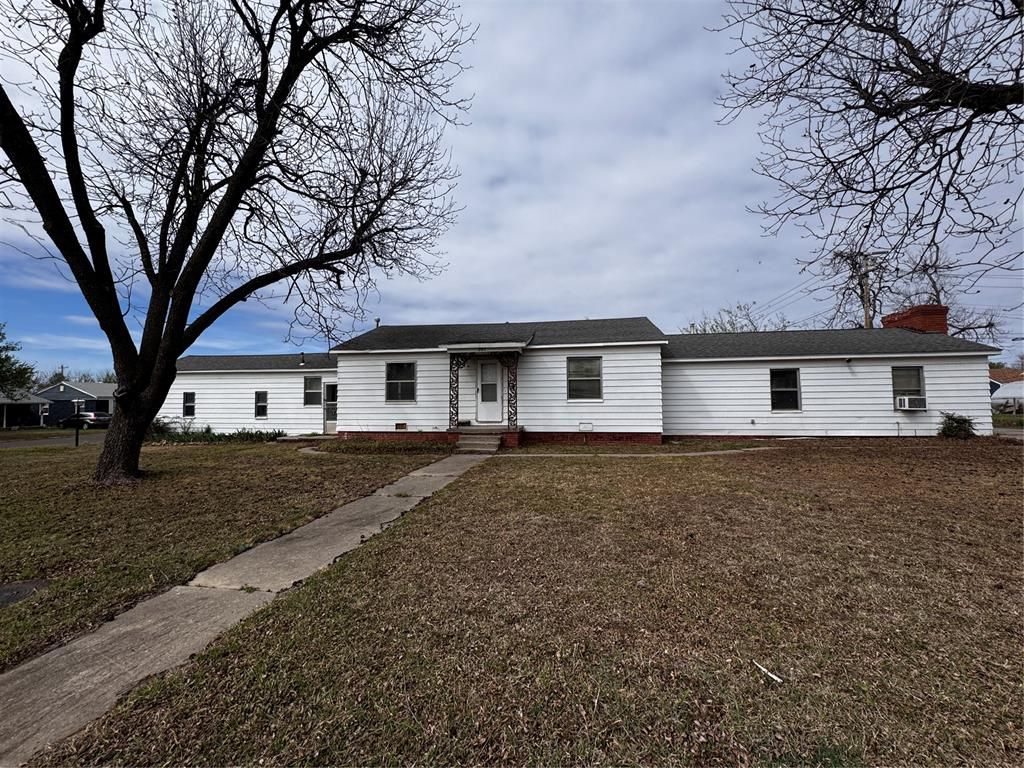 201 E Ercoupe Drive, Midwest City, OK 73110