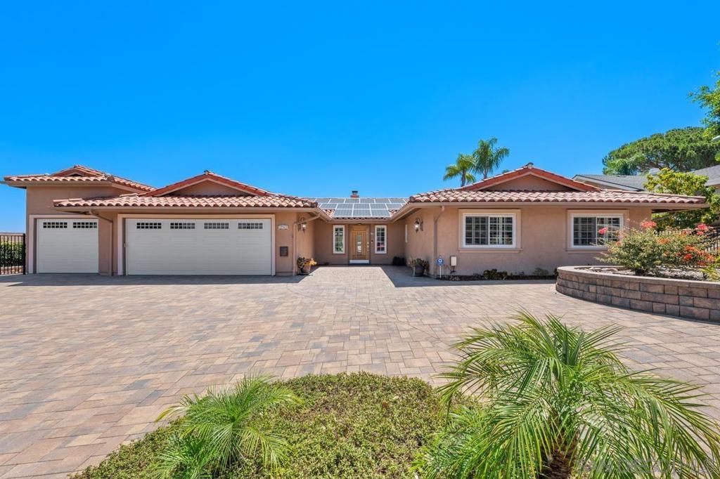 Image 2 of property listing at 17563 Saint Andrews, Poway, CA 92064