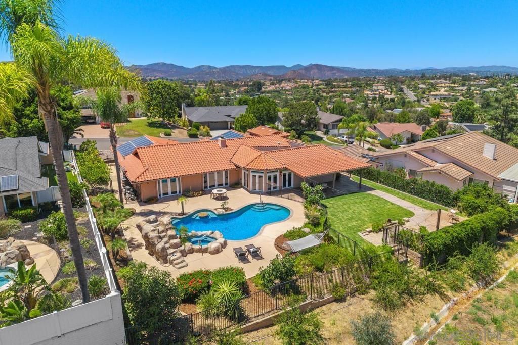 Image 40 of property listing at 17563 Saint Andrews, Poway, CA 92064