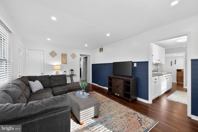111 GABLE RD, Paoli, PA 19301