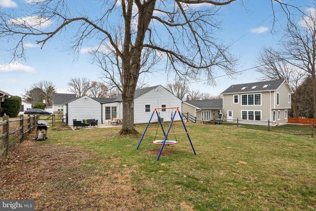 111 GABLE RD, Paoli, PA 19301