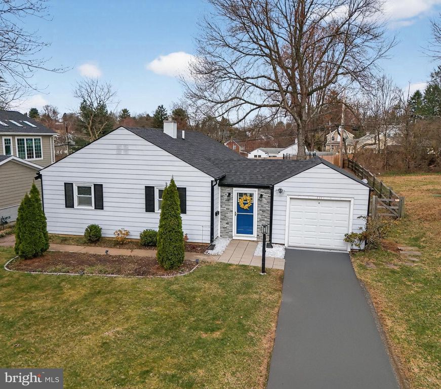 111 GABLE RD, Paoli, PA 19301