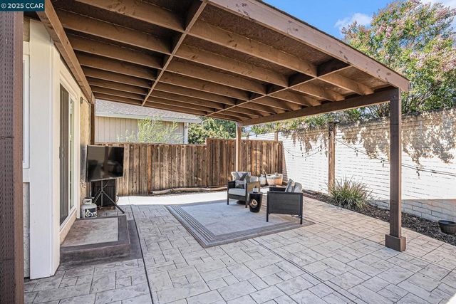 354 Hazelnut Lane, Oakley, CA 94561