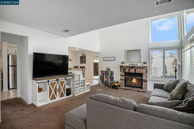 354 Hazelnut Lane, Oakley, CA 94561