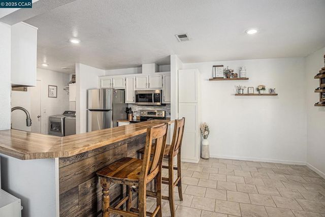 354 Hazelnut Lane, Oakley, CA 94561