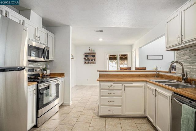 354 Hazelnut Lane, Oakley, CA 94561