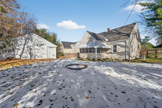 2514 James BOULEVARD, Racine, WI 53403